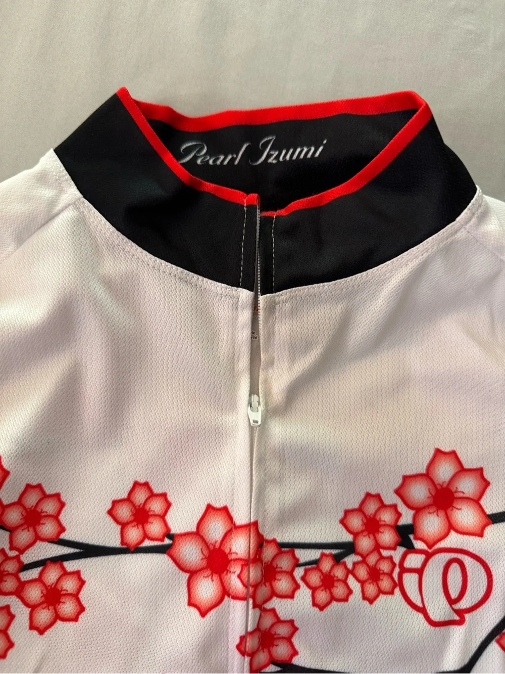 Pearl Izumi Womens White Black Cycling Jersey with Red Cherry Blossoms Sz M